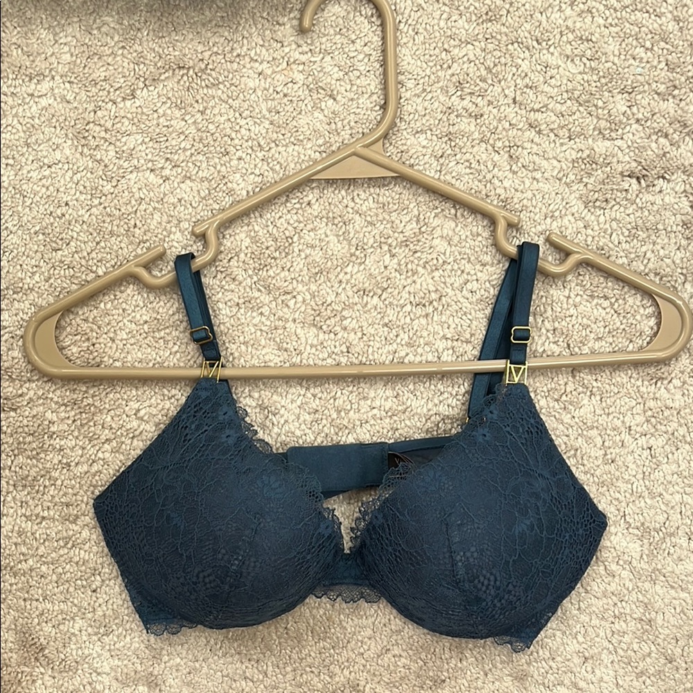 ⭐️3/$20 Victoria's Secret 32D Very Sexy Lace Bra